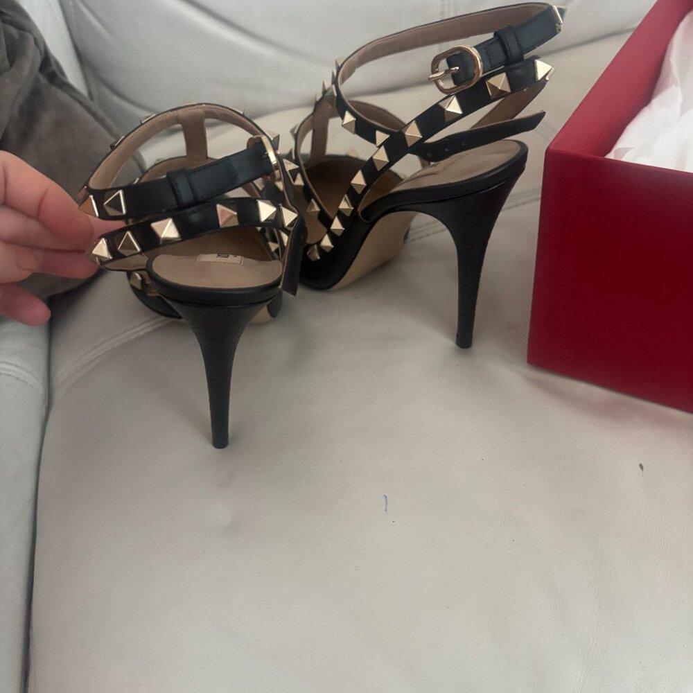Valentino Garavani Heels - Picture 2 of 9